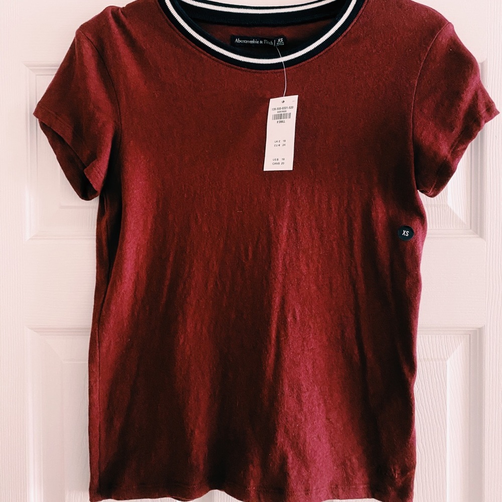 Abercrombie & Fitch maroon tshirt